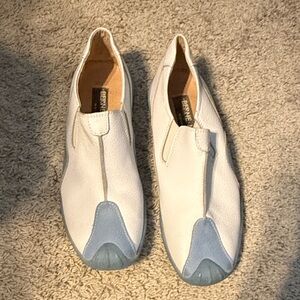 Berne Mev White and Blue Loafers